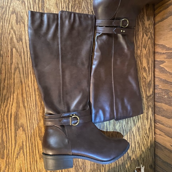 Wide calf boots - Picture 2 of 6